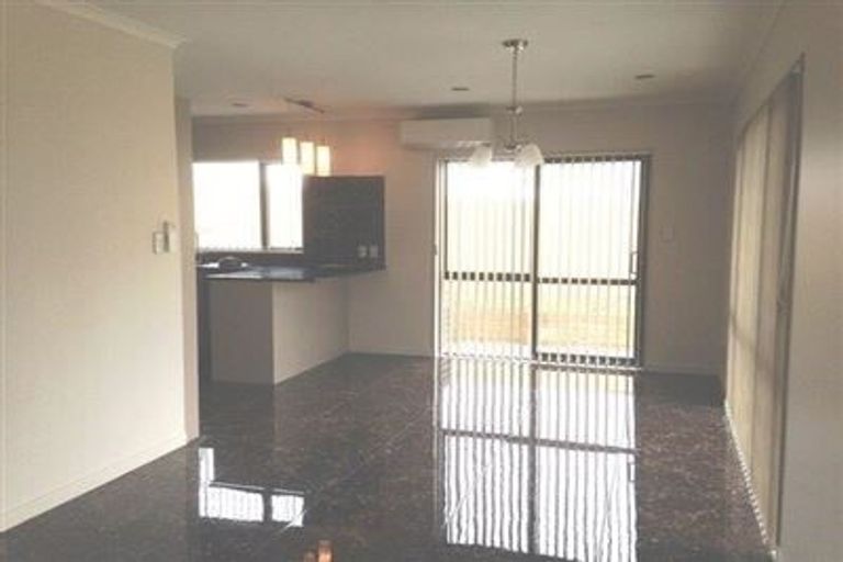 Photo of property in 116a Royal Road, Massey, Auckland, 0614