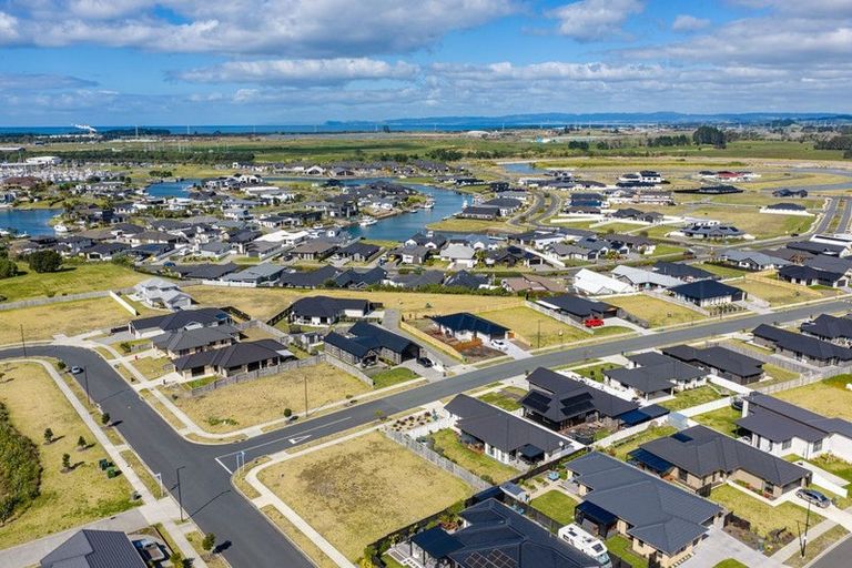 Photo of property in 4 Te Taniwha Road, One Tree Point, 0118