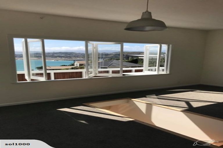 Photo of property in 33 Hungerford Road, Lyall Bay, Wellington, 6022
