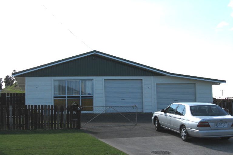 Photo of property in 14 Hood Street, Castlecliff, Whanganui, 4501