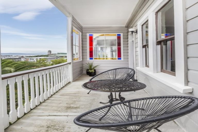 Photo of property in 18 Bidwill Street, Mount Cook, Wellington, 6021