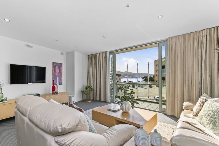 Photo of property in Portal Apartments, 2e/42 Cable Street, Te Aro, Wellington, 6011