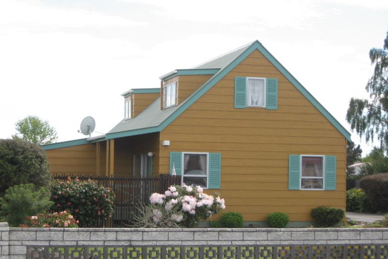 Photo of property in 17 Momorangi Crescent, Redwood, Christchurch, 8051