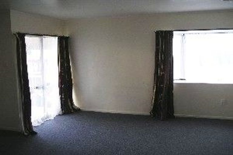 Photo of property in 2/63 Redcrest Avenue, Red Hill, Papakura, 2110