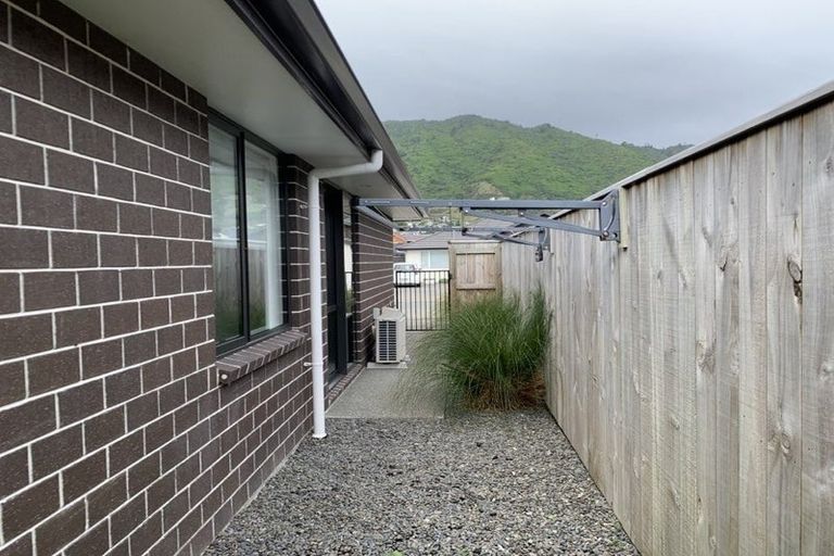 Photo of property in 8 Tapuhikura Street, Waikanae, 5036