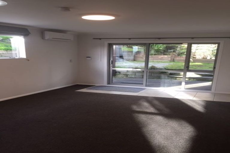 Photo of property in 2 Mcmahon Way, Paparangi, Wellington, 6037