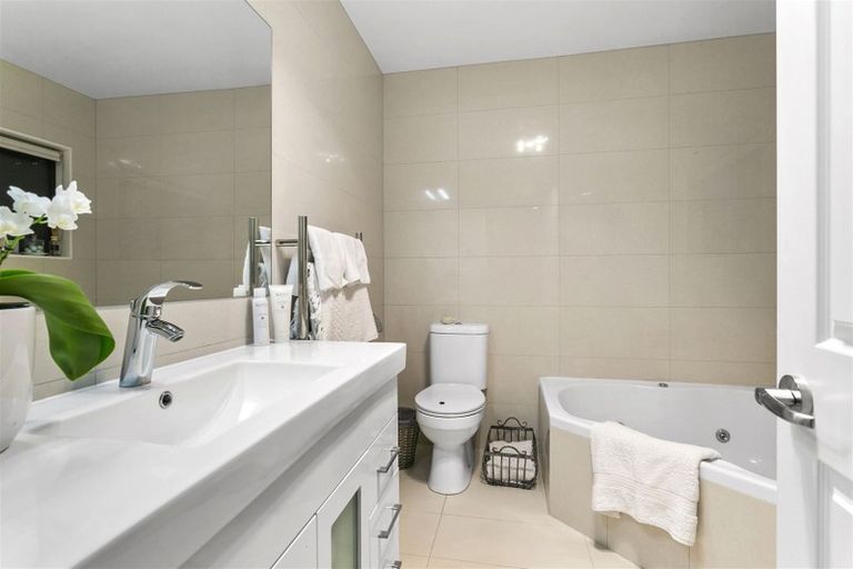 Photo of property in 52a Channel View Road, Campbells Bay, Auckland, 0630