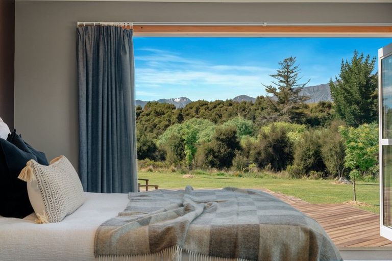 Photo of property in 136 Te Awa Road, Albert Town, Wanaka, 9382