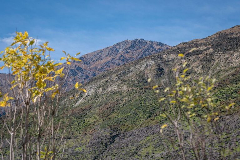 Photo of property in 35 Alps View Place, Lake Hayes, Queenstown, 9304