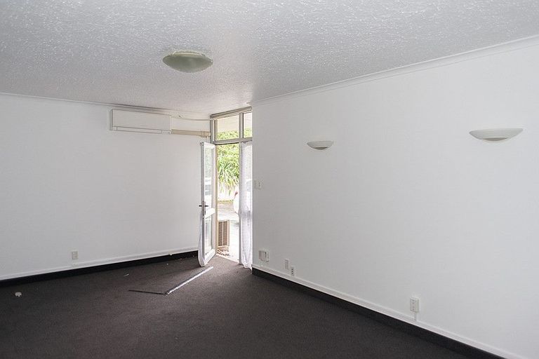 Photo of property in 77 Manor Place, Dunedin Central, Dunedin, 9016