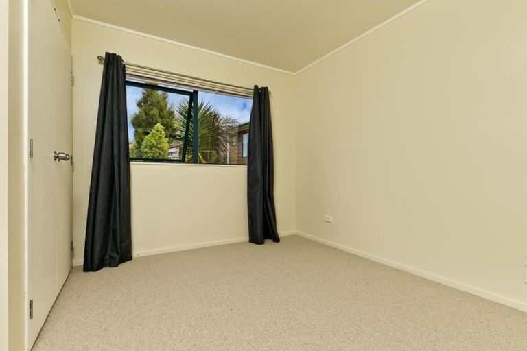Photo of property in 12a Firle Place, Green Bay, Auckland, 0604