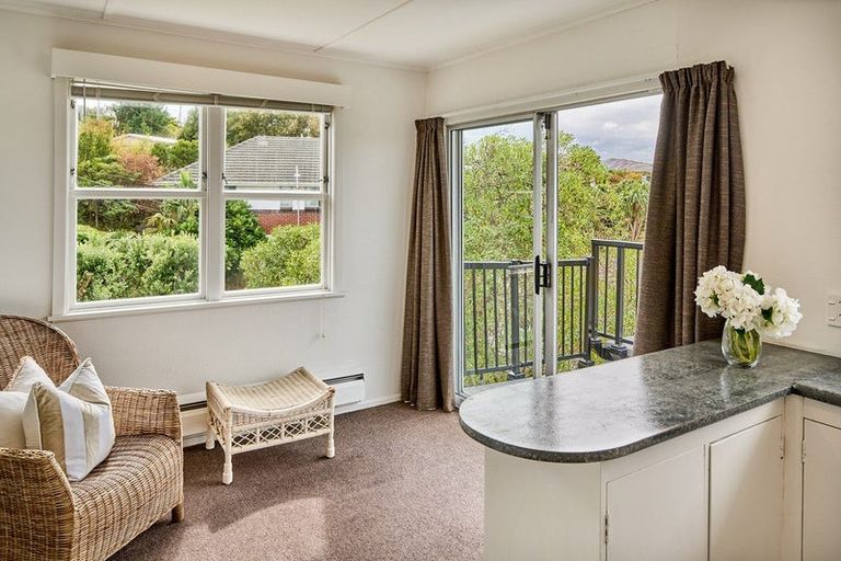 Photo of property in 30 Mana View Road, Paremata, Porirua, 5026