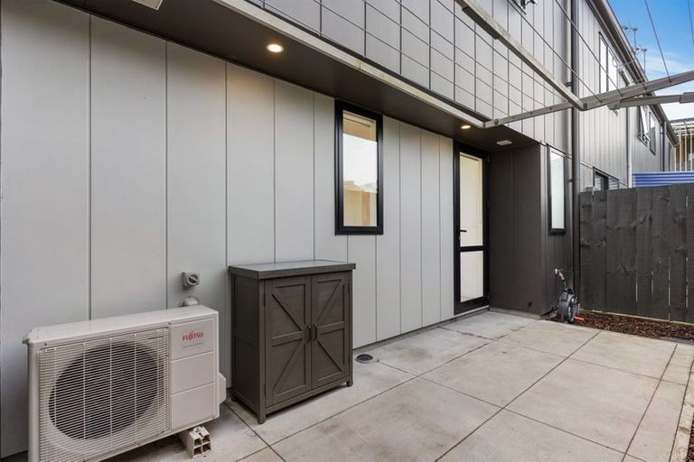 Photo of property in 37 Cessna Crescent, Mangere, Auckland, 2022