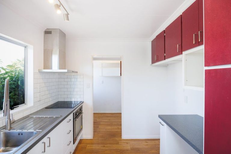 Photo of property in 14 Hillcrest Drive, Kelvin Grove, Palmerston North, 4414