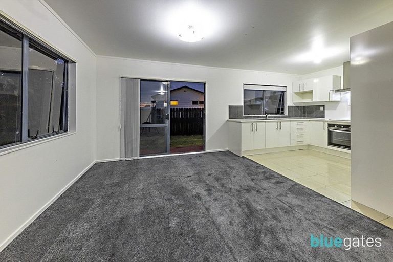 Photo of property in 28 Barneys Farm Road, Clendon Park, Auckland, 2103