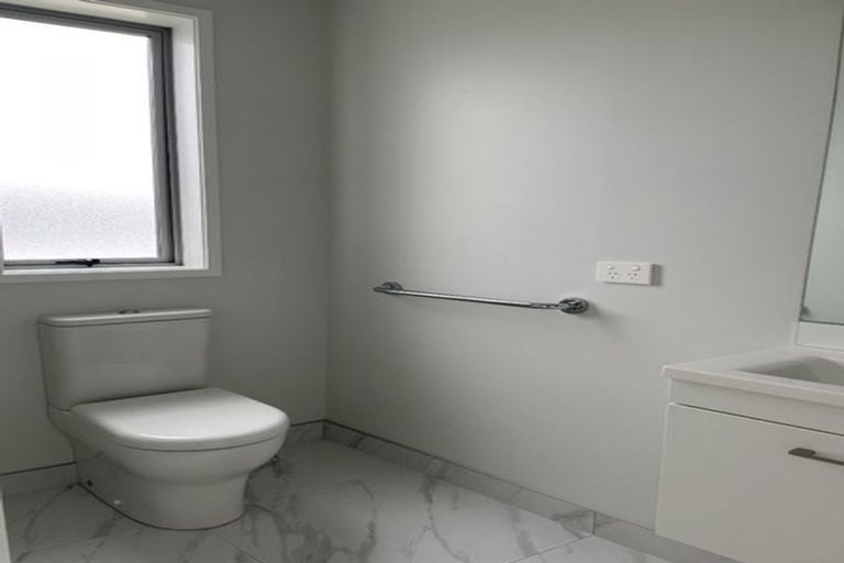 Photo of property in 3/51 Wharf Road, Te Atatu Peninsula, Auckland, 0610