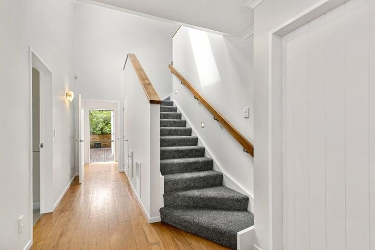 Photo of property in 35a Mandalay Terrace, Khandallah, Wellington, 6035