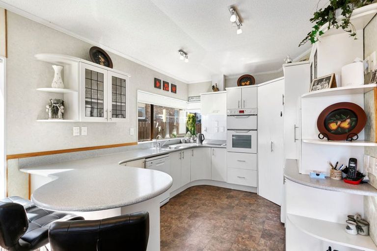 Photo of property in 31 Jans Terrace, Oakura, 4314