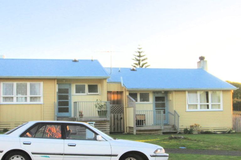 Photo of property in 8-14 Suffolk Place, Cannons Creek, Porirua, 5024