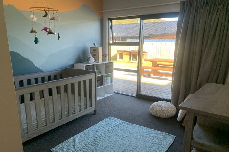 Photo of property in 39 Kingfisher Crescent, Albert Town, Wanaka, 9305