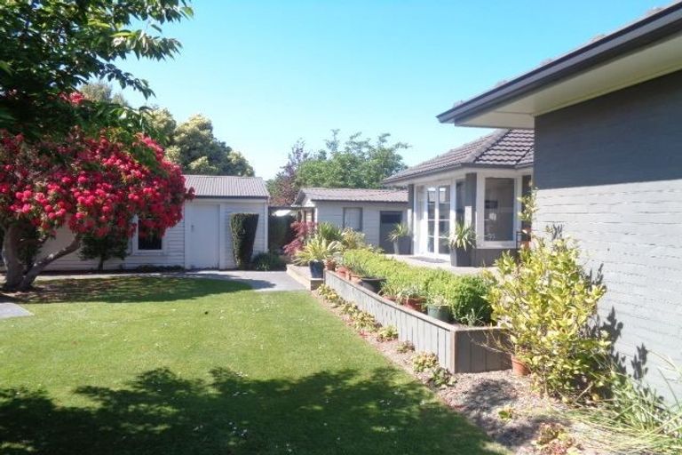 Photo of property in 11 Colina Street, Avonhead, Christchurch, 8042