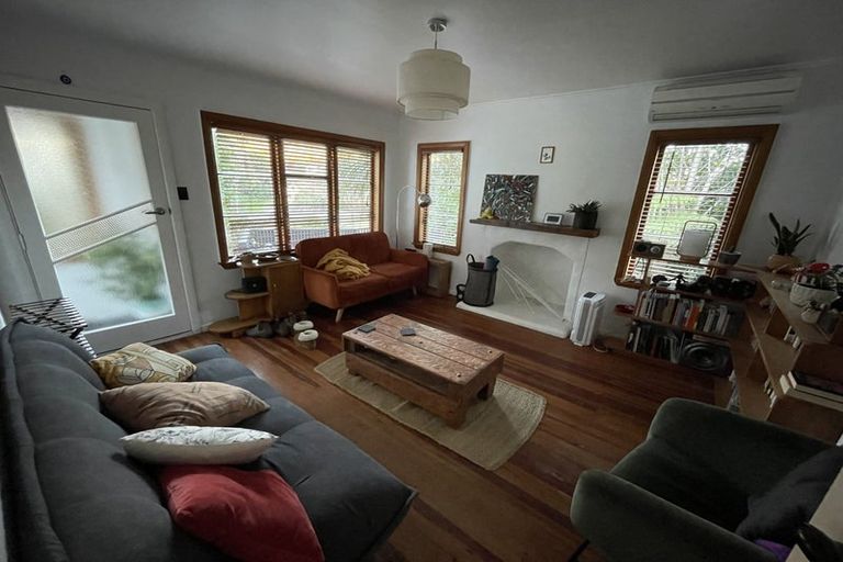 Photo of property in 63 Airlie Road, Plimmerton, Porirua, 5026