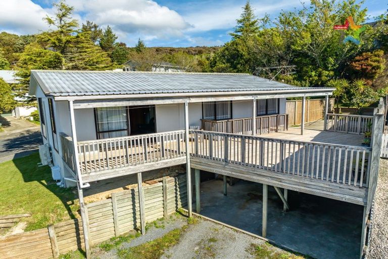 Photo of property in 1 Mcmanaway Grove, Stokes Valley, Lower Hutt, 5019