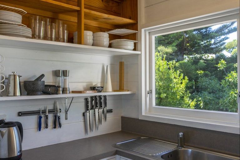 Photo of property in 42 Queens Road, Waikanae Beach, Waikanae, 5036