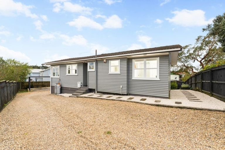 Photo of property in 15 Lendic Avenue, Henderson, Auckland, 0612
