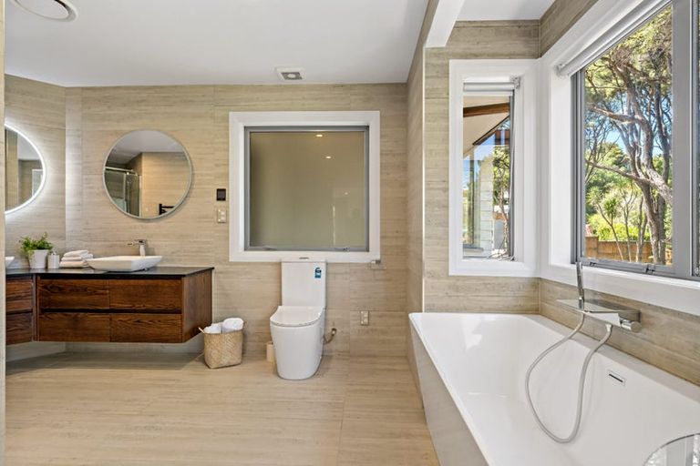 Photo of property in 293b Titirangi Road, Titirangi, Auckland, 0604