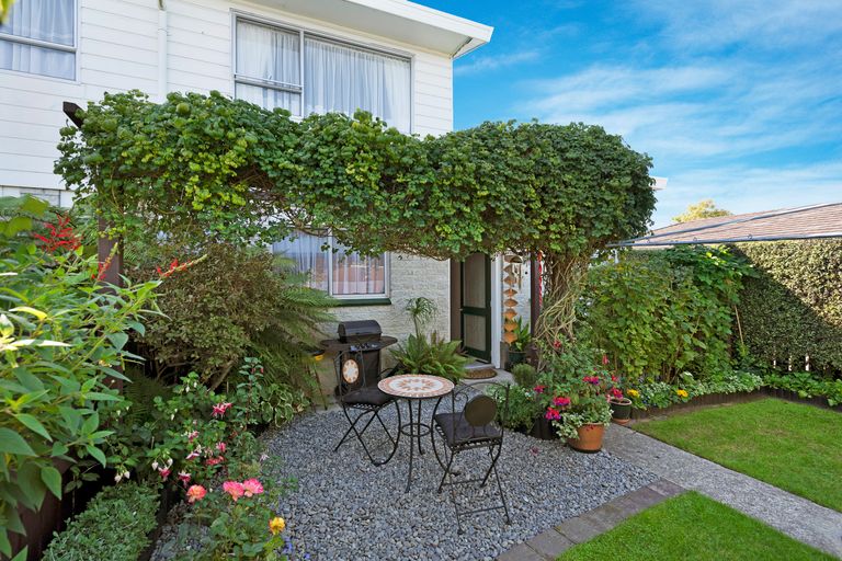 Photo of property in 2/24 Oxley Avenue, St Albans, Christchurch, 8014