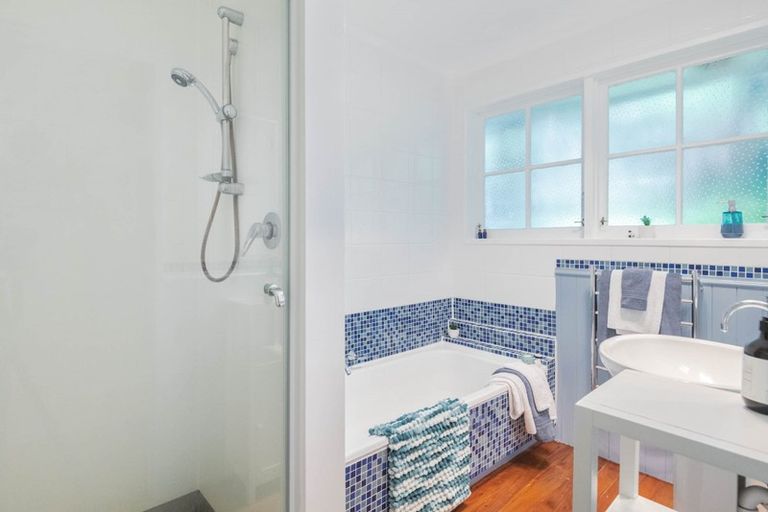 Photo of property in 11 Goddard Grove, Churton Park, Wellington, 6037