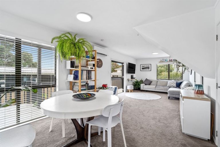 Photo of property in 6b Dobell Road, Stanmore Bay, Whangaparaoa, 0932