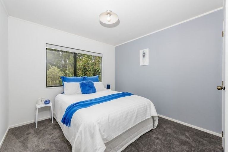 Photo of property in 11 Queen Natalie Place, Massey, Auckland, 0614