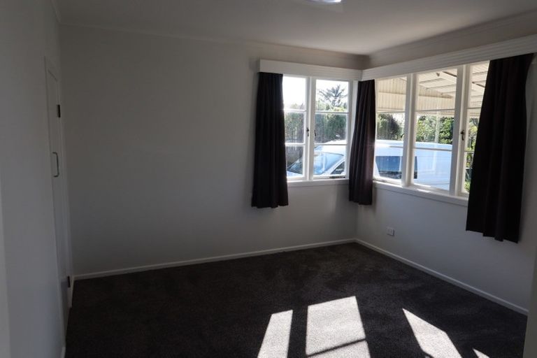 Photo of property in 7 Neil Avenue, Te Atatu Peninsula, Auckland, 0610