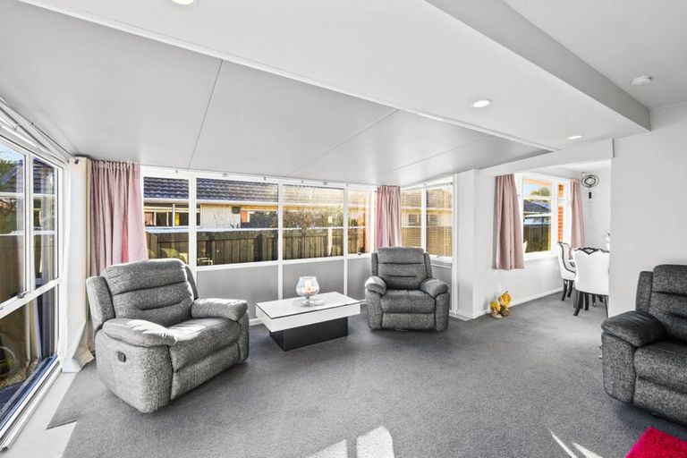 Photo of property in 1/310 Main North Road, Redwood, Christchurch, 8051