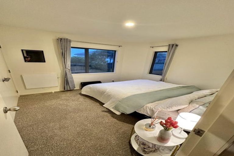 Photo of property in 75a Dress Circle, Newlands, Wellington, 6037