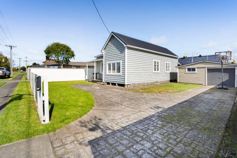 Photo of property in 16 Maire Street, Inglewood, 4330