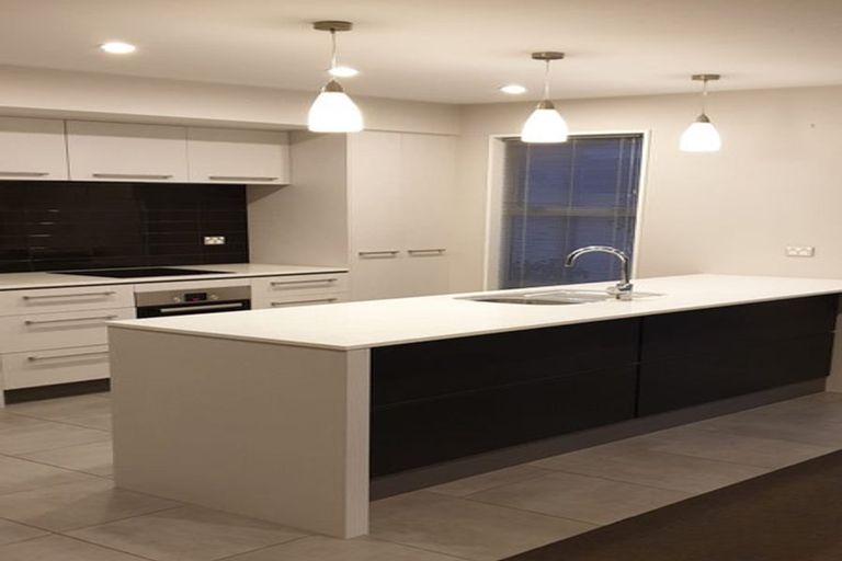 Photo of property in 142a Holly Road, St Albans, Christchurch, 8014