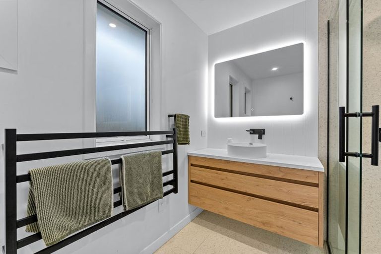 Photo of property in 37 Neptune Avenue, Beach Haven, Auckland, 0626