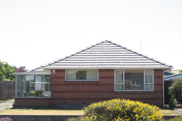 Photo of property in 51 Bickerton Street, Wainoni, Christchurch, 8061