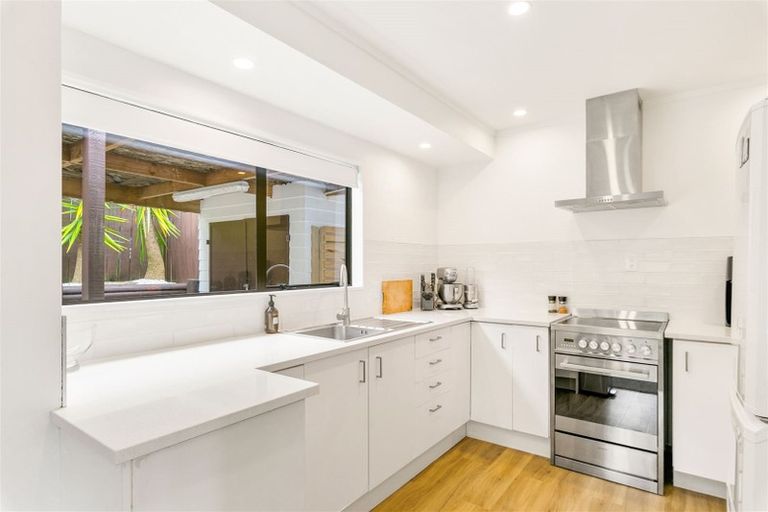 Photo of property in 2/28 Royal Road, Massey, Auckland, 0614