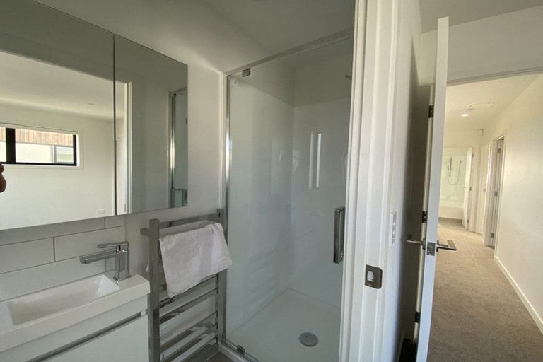 Photo of property in 2/5 Brandon Road, Glen Eden, Auckland, 0602