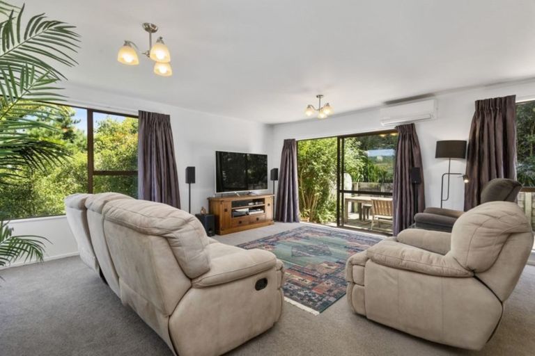 Photo of property in 14 Cullen Place, Tawa, Wellington, 5028