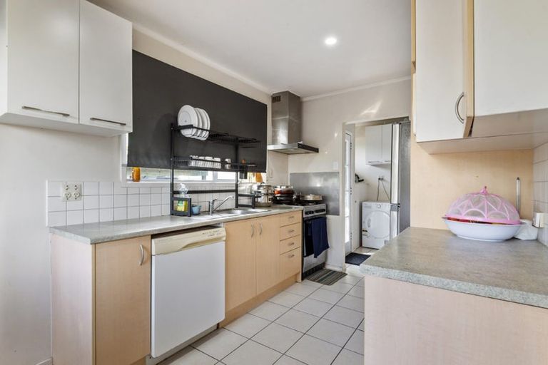 Photo of property in 1/11 Cassia Place, Sunnynook, Auckland, 0620
