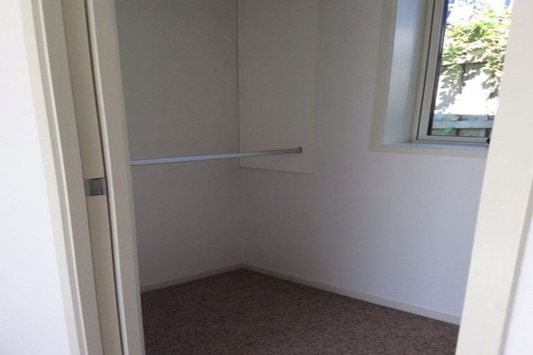Photo of property in 1/10 School Road, Te Atatu South, Auckland, 0610