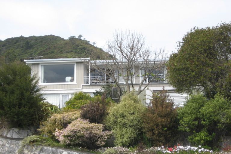 Photo of property in 32 Waikawa Road, Picton, 7220