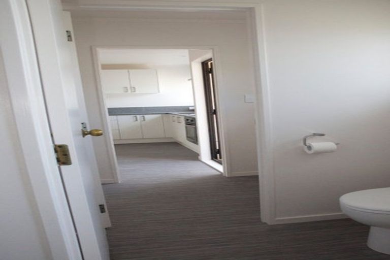 Photo of property in 83 Trias Road, Totara Vale, Auckland, 0629