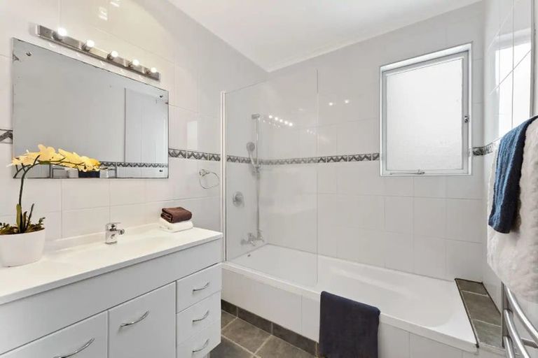 Photo of property in 5 Boundary Road, Opaheke, Papakura, 2113