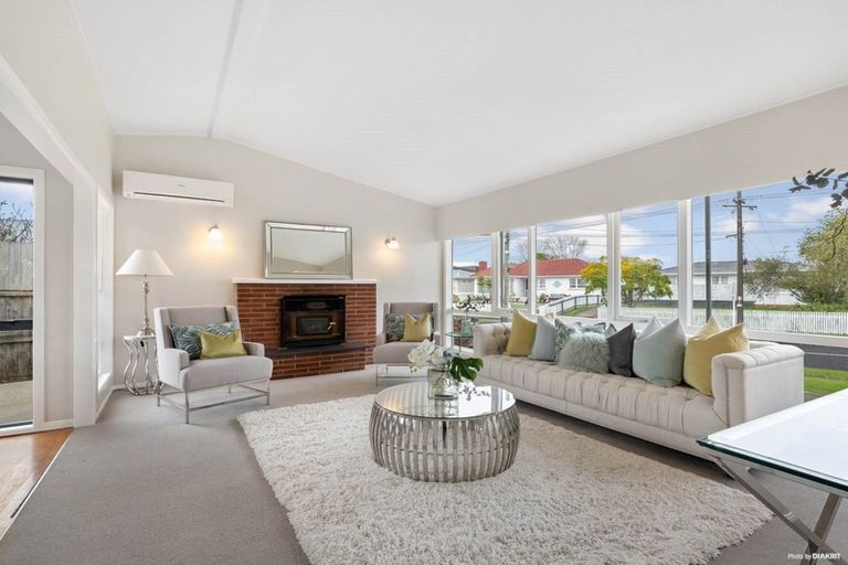 Photo of property in 49 Tiraumea Drive, Pakuranga, Auckland, 2010
